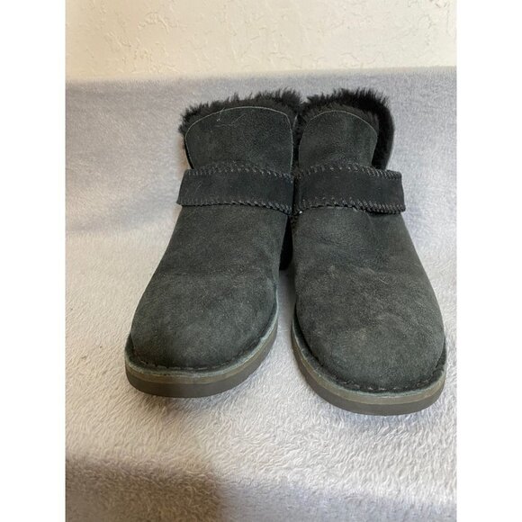 UGG McKay Black Sheepskin Chelsea Ankle Boots Womens Size 5.5 Cozy Winter - Picture 3 of 8